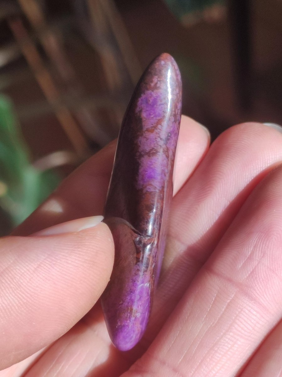 Sugilith - Sammler Deko Heilstein lila Handschmeichler Rarität Meditation Energie Edelstein Kristall Investition Wertanlage Natürlich Unikat - Art of Nature Berlin