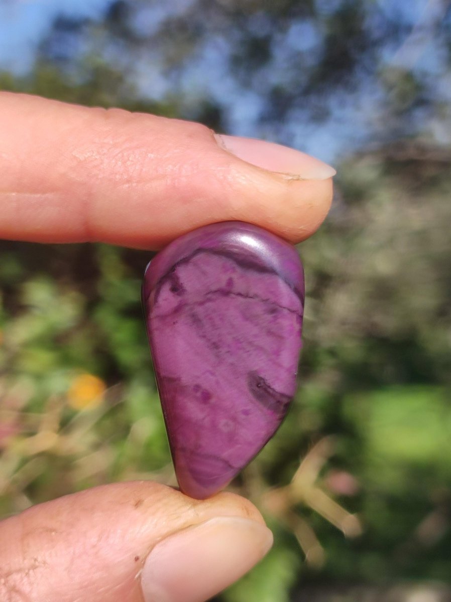 Sugilith - Sammler Deko Heilstein lila Handschmeichler Rarität Meditation Energie Edelstein Kristall Investition Wertanlage Natürlich Unikat - Art of Nature Berlin