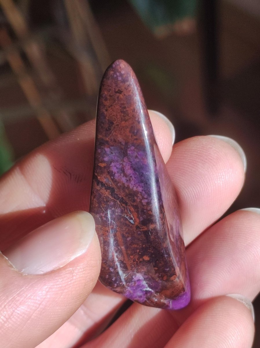 Sugilith - Sammler Deko Heilstein lila Handschmeichler Rarität Meditation Energie Edelstein Kristall Investition Wertanlage Natürlich Unikat - Art of Nature Berlin