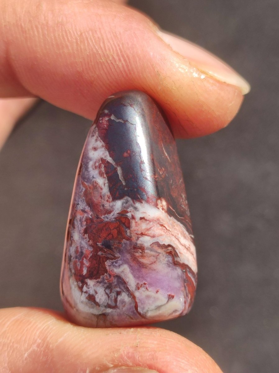 Sugilith - Sammler Deko Heilstein lila Handschmeichler Rarität Meditation Energie Edelstein Kristall Investition Wertanlage Natürlich Unikat - Art of Nature Berlin