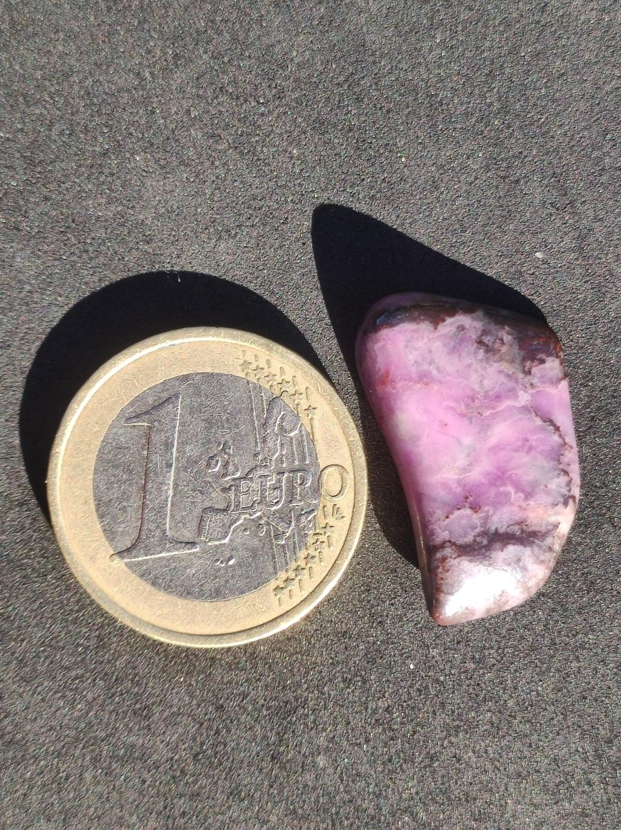 Sugilith - Sammler Deko Heilstein lila Handschmeichler Rarität Meditation Energie Edelstein Kristall Investition Wertanlage Natürlich Unikat - Art of Nature Berlin