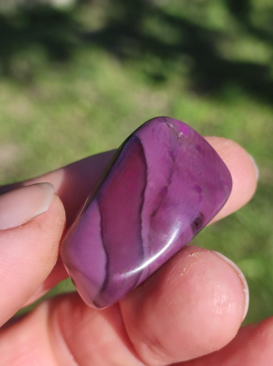 Sugilith - Sammler Deko Heilstein lila Handschmeichler Rarität Meditation Energie Edelstein Kristall Investition Wertanlage Natürlich Unikat - Art of Nature Berlin