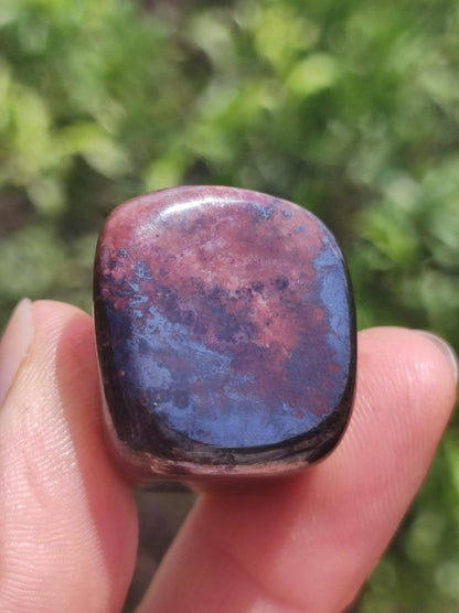 Sugilith - Sammler Deko Heilstein lila Handschmeichler Rarität Meditation Energie Edelstein Kristall Investition Wertanlage Natürlich Unikat - Art of Nature Berlin