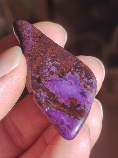 Sugilith - Sammler Deko Heilstein lila Handschmeichler Rarität Meditation Energie Edelstein Kristall Investition Wertanlage Natürlich Unikat - Art of Nature Berlin