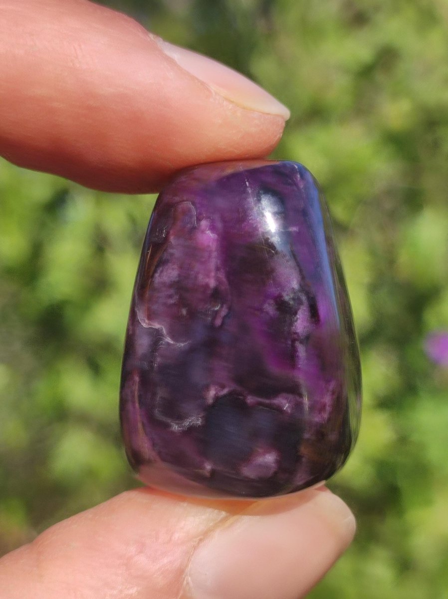 Sugilith - Sammler Deko Heilstein lila Handschmeichler Rarität Meditation Energie Edelstein Kristall Investition Wertanlage Natürlich Unikat - Art of Nature Berlin