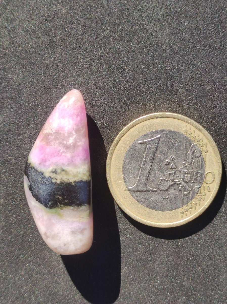 Sugilith - Sammler Deko Heilstein lila Handschmeichler Rarität Meditation Energie Edelstein Kristall Investition Wertanlage Natürlich Unikat - Art of Nature Berlin