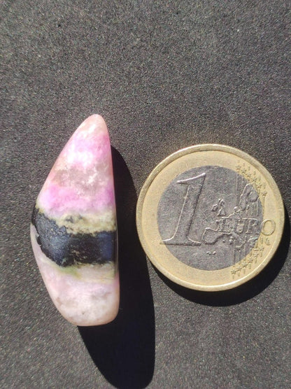 Sugilith - Sammler Deko Heilstein lila Handschmeichler Rarität Meditation Energie Edelstein Kristall Investition Wertanlage Natürlich Unikat - Art of Nature Berlin