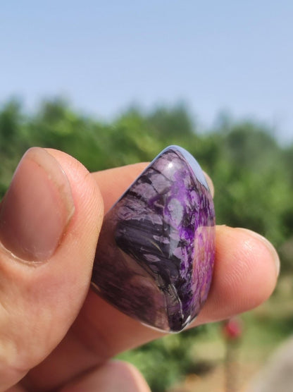 Sugilith - Sammler Deko Heilstein lila Handschmeichler Rarität Meditation Energie Edelstein Kristall Investition Wertanlage Natürlich Unikat - Art of Nature Berlin