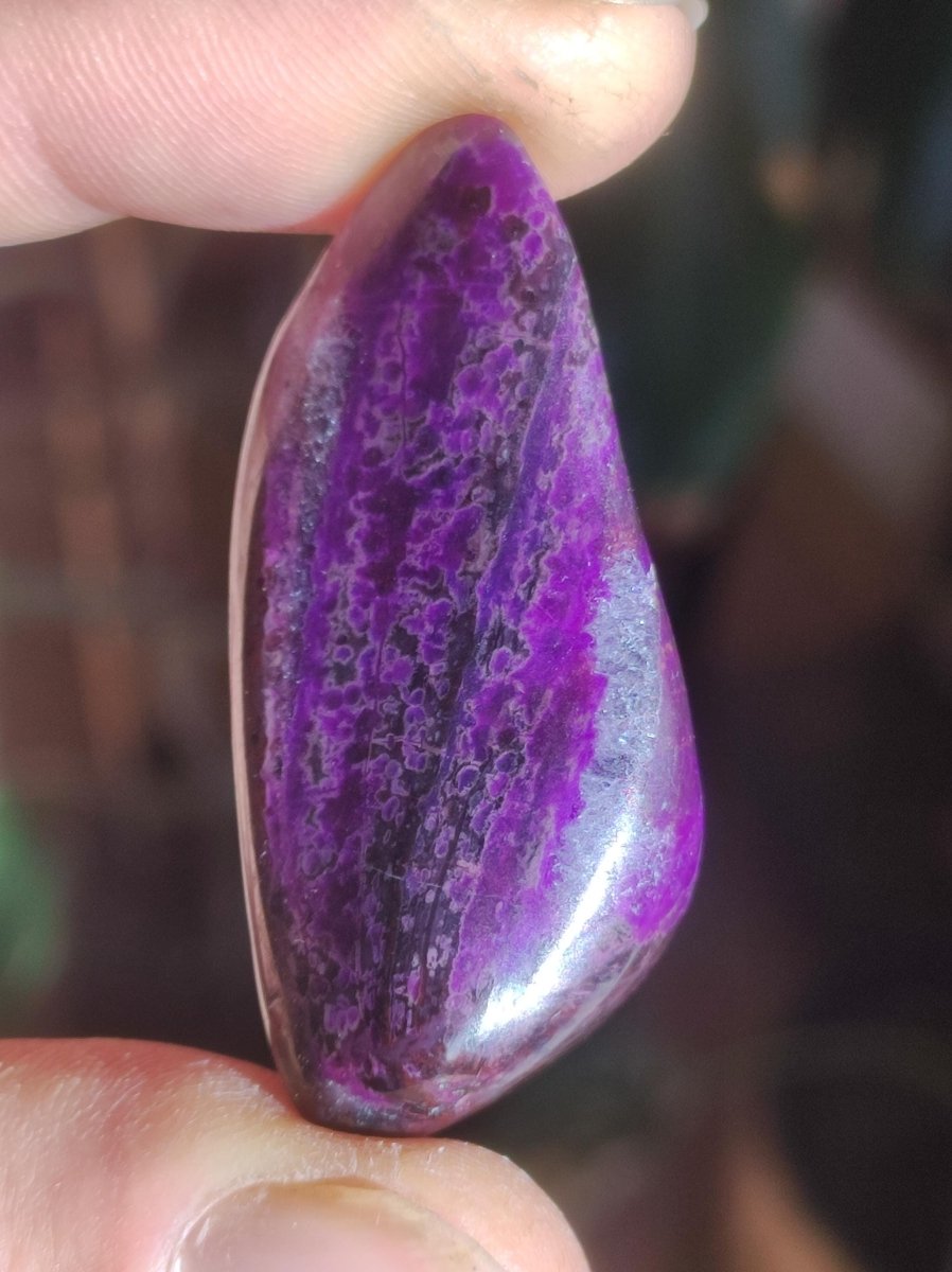 Sugilith - Sammler Deko Heilstein lila Handschmeichler Rarität Meditation Energie Edelstein Kristall Investition Wertanlage Natürlich Unikat - Art of Nature Berlin