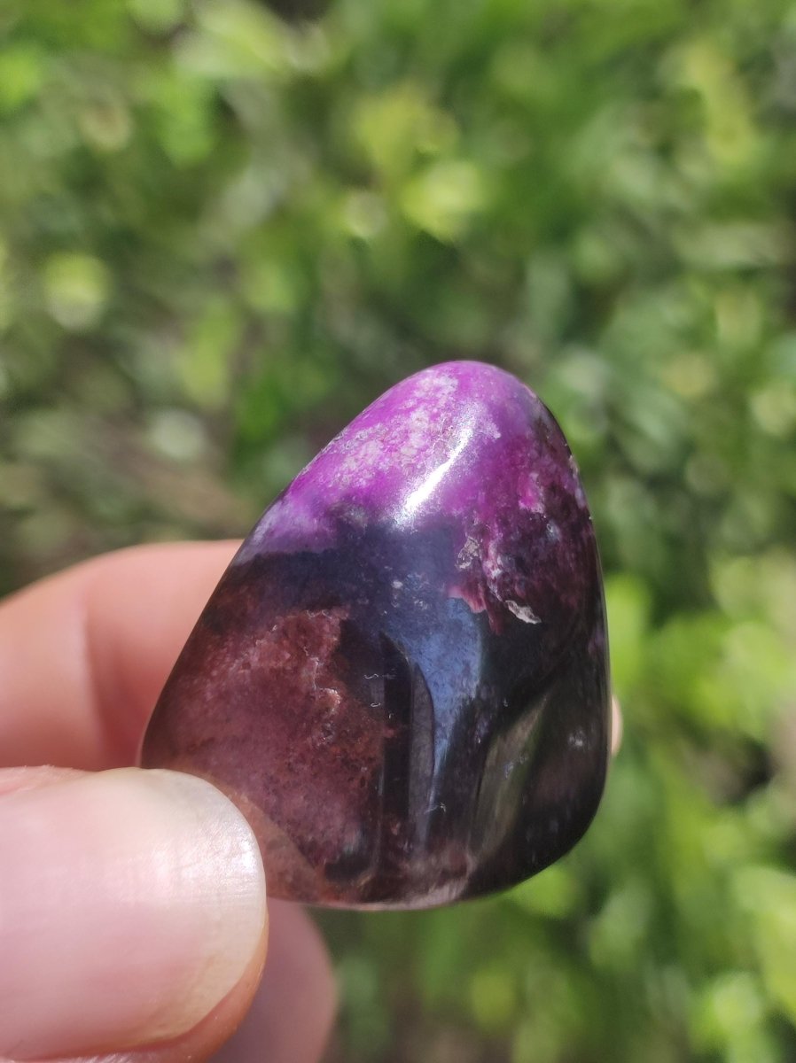 Sugilith - Sammler Deko Heilstein lila Handschmeichler Rarität Meditation Energie Edelstein Kristall Investition Wertanlage Natürlich Unikat - Art of Nature Berlin