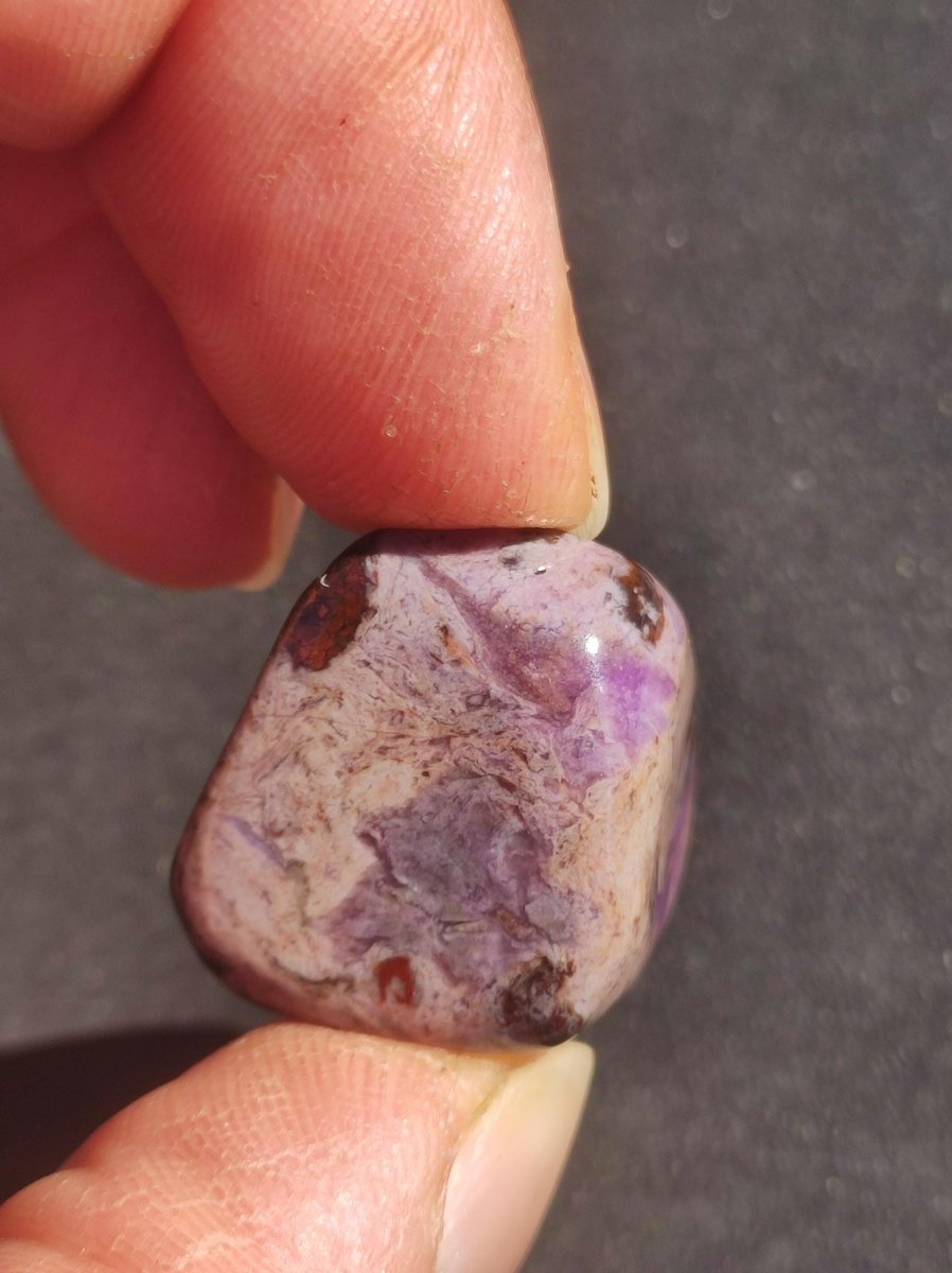 Sugilith - Sammler Deko Heilstein lila Handschmeichler Rarität Meditation Energie Edelstein Kristall Investition Wertanlage Natürlich Unikat - Art of Nature Berlin