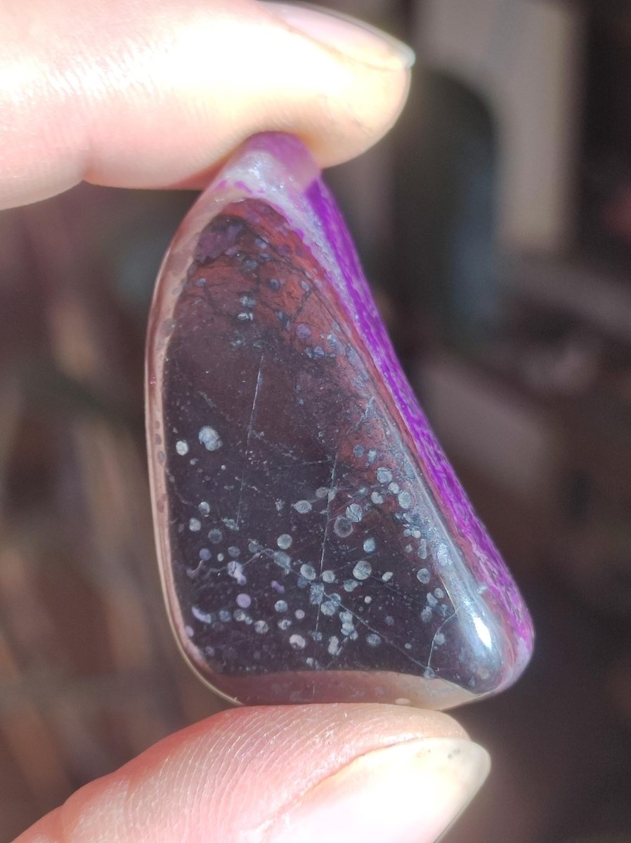 Sugilith - Sammler Deko Heilstein lila Handschmeichler Rarität Meditation Energie Edelstein Kristall Investition Wertanlage Natürlich Unikat - Art of Nature Berlin