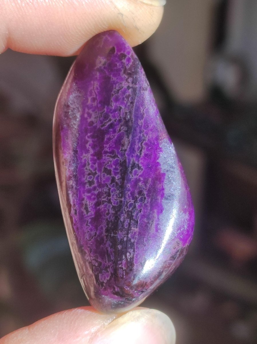 Sugilith - Sammler Deko Heilstein lila Handschmeichler Rarität Meditation Energie Edelstein Kristall Investition Wertanlage Natürlich Unikat - Art of Nature Berlin