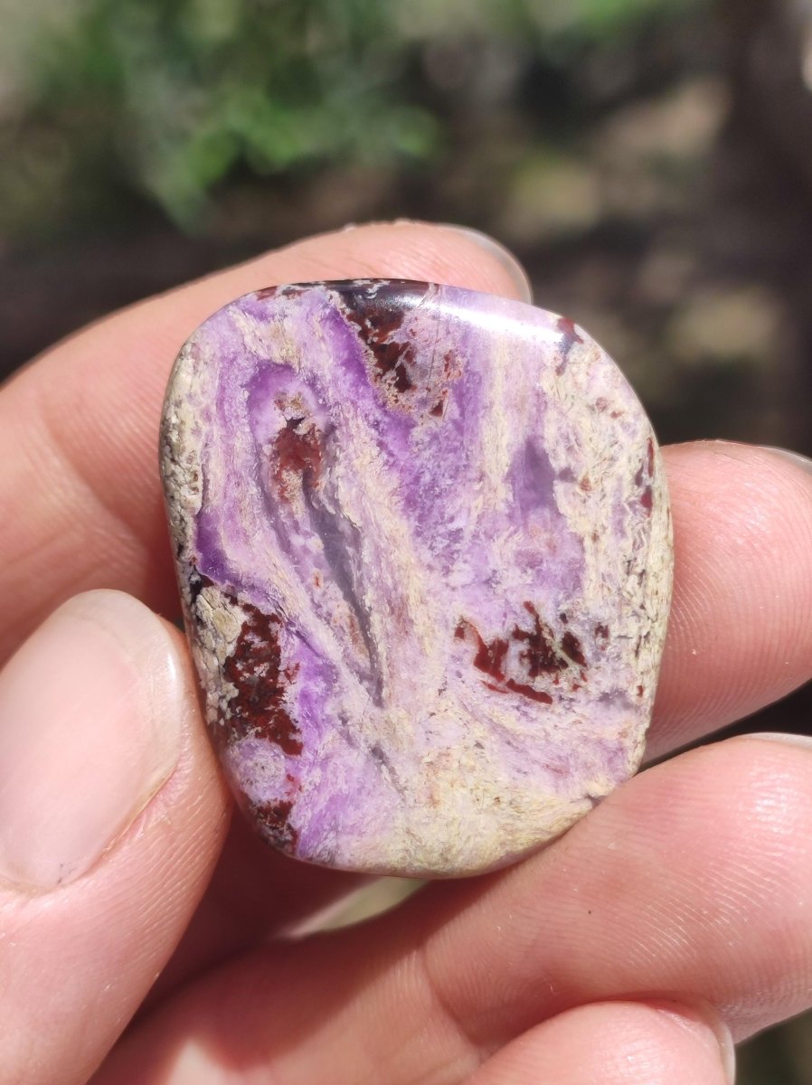 Sugilith - Sammler Deko Heilstein lila Handschmeichler Rarität Meditation Energie Edelstein Kristall Investition Wertanlage Natürlich Unikat - Art of Nature Berlin