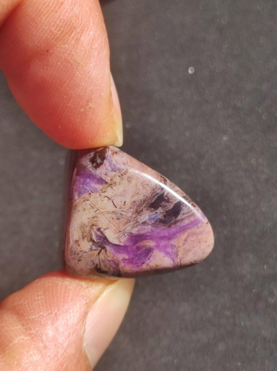 Sugilith - Sammler Deko Heilstein lila Handschmeichler Rarität Meditation Energie Edelstein Kristall Investition Wertanlage Natürlich Unikat - Art of Nature Berlin