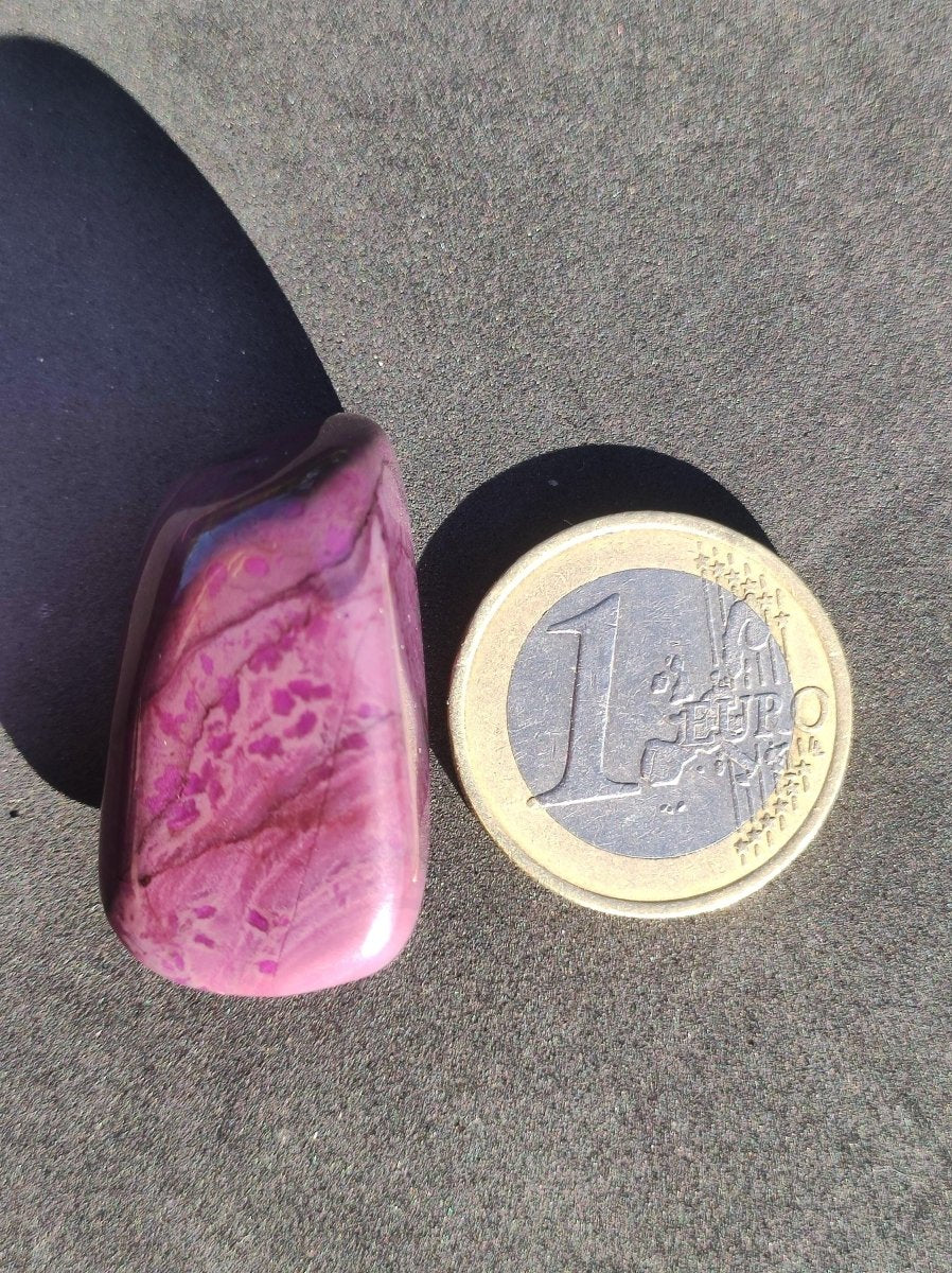 Sugilith - Sammler Deko Heilstein lila Handschmeichler Rarität Meditation Energie Edelstein Kristall Investition Wertanlage Natürlich Unikat - Art of Nature Berlin