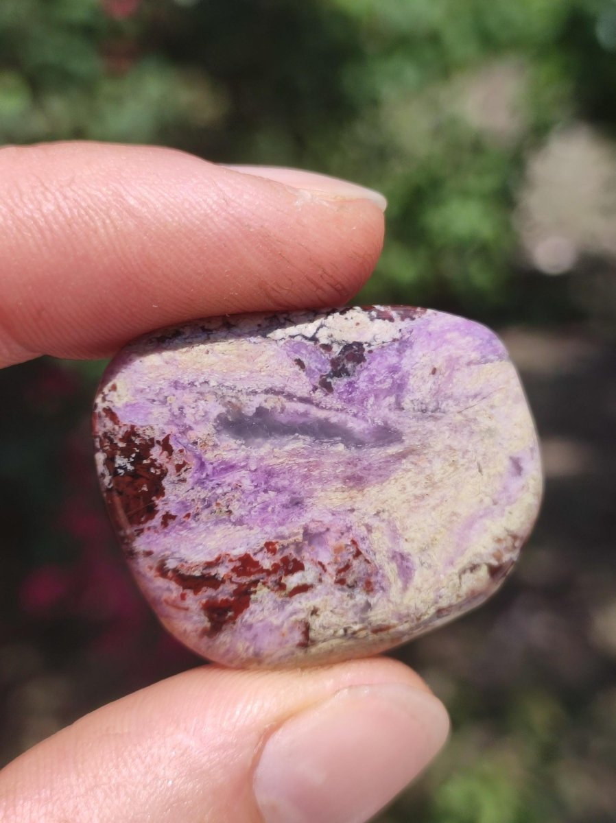 Sugilith - Sammler Deko Heilstein lila Handschmeichler Rarität Meditation Energie Edelstein Kristall Investition Wertanlage Natürlich Unikat - Art of Nature Berlin