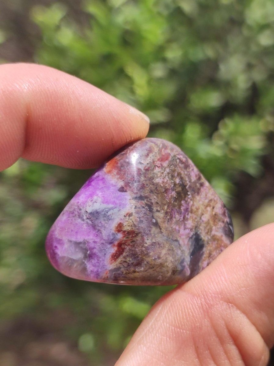 Sugilith - Sammler Deko Heilstein lila Handschmeichler Rarität Meditation Energie Edelstein Kristall Investition Wertanlage Natürlich Unikat - Art of Nature Berlin