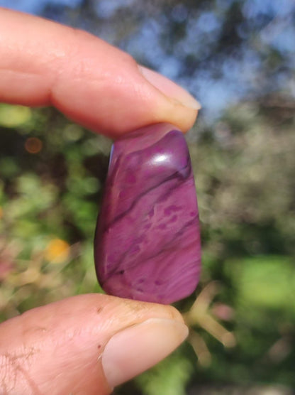 Sugilith - Sammler Deko Heilstein lila Handschmeichler Rarität Meditation Energie Edelstein Kristall Investition Wertanlage Natürlich Unikat - Art of Nature Berlin