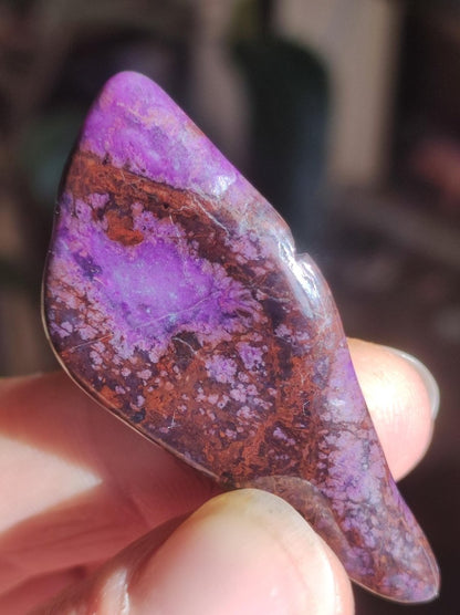 Sugilith - Sammler Deko Heilstein lila Handschmeichler Rarität Meditation Energie Edelstein Kristall Investition Wertanlage Natürlich Unikat - Art of Nature Berlin