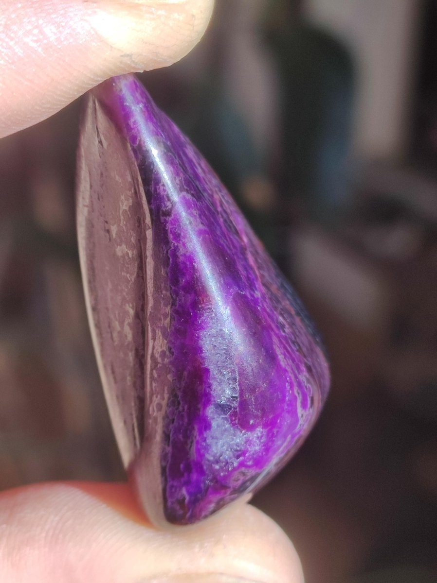 Sugilith - Sammler Deko Heilstein lila Handschmeichler Rarität Meditation Energie Edelstein Kristall Investition Wertanlage Natürlich Unikat - Art of Nature Berlin