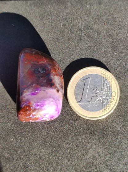 Sugilith - Sammler Deko Heilstein lila Handschmeichler Rarität Meditation Energie Edelstein Kristall Investition Wertanlage Natürlich Unikat - Art of Nature Berlin