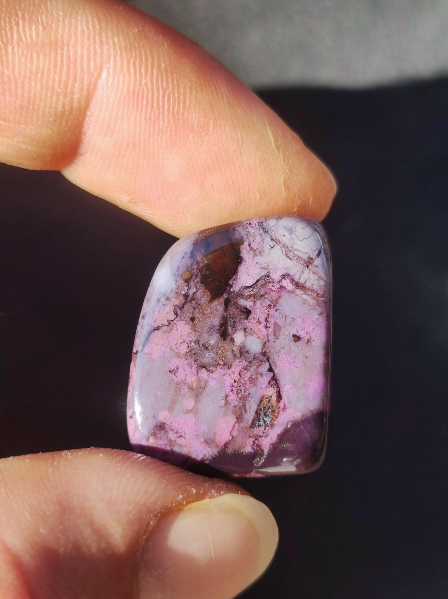 Sugilith - Sammler Deko Heilstein lila Handschmeichler Rarität Meditation Energie Edelstein Kristall Investition Wertanlage Natürlich Unikat - Art of Nature Berlin