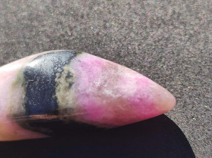 Sugilith - Sammler Deko Heilstein lila Handschmeichler Rarität Meditation Energie Edelstein Kristall Investition Wertanlage Natürlich Unikat - Art of Nature Berlin