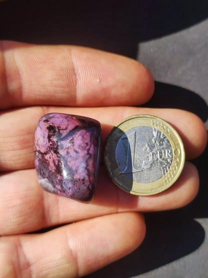 Sugilith - Sammler Deko Heilstein lila Handschmeichler Rarität Meditation Energie Edelstein Kristall Investition Wertanlage Natürlich Unikat - Art of Nature Berlin