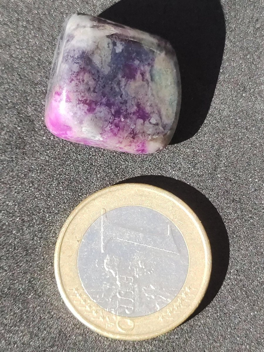 Sugilith - Sammler Deko Heilstein lila Handschmeichler Rarität Meditation Energie Edelstein Kristall Wert Natürlich Unikat Geschenk Er Sie - Art of Nature Berlin