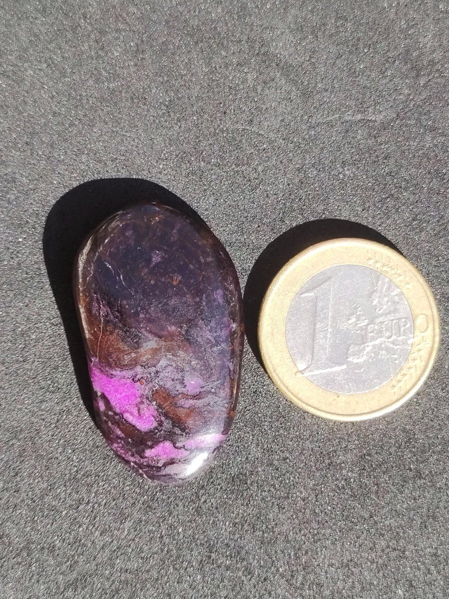 Sugilith - Sammler Deko Heilstein lila Handschmeichler Rarität Meditation Energie Edelstein Kristall Wert Natürlich Unikat Geschenk Er Sie - Art of Nature Berlin