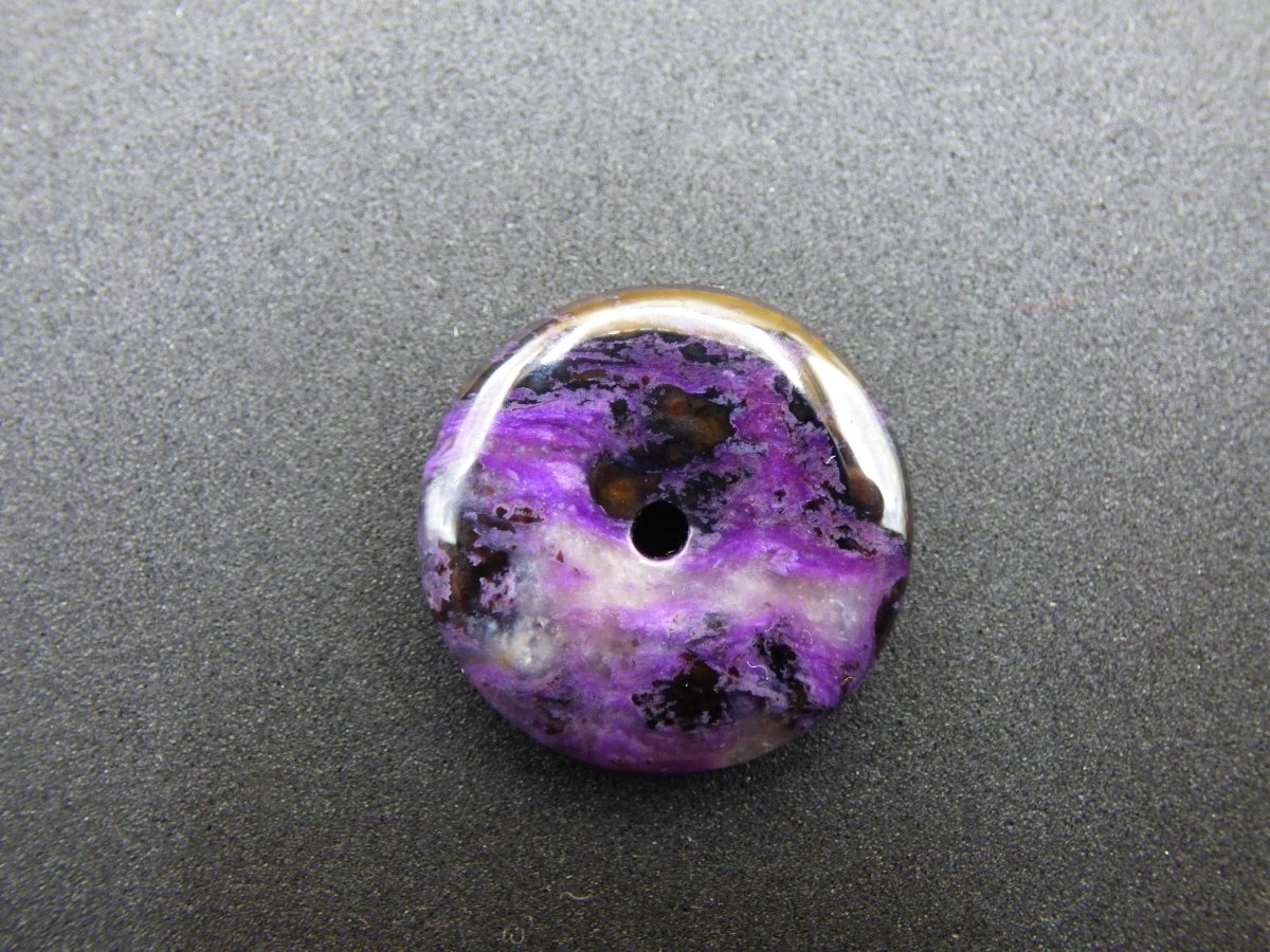 Sugilith Schutz Donut Edelstein Kristall Heilstein Rarität Selten Sammler lila blau Anhänger Geschenk Frau Er Sie Halschakra - Art of Nature Berlin