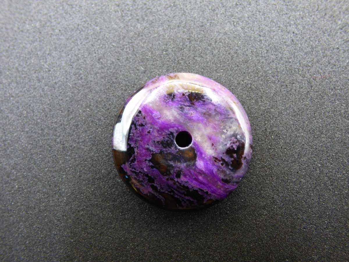 Sugilith Schutz Donut Edelstein Kristall Heilstein Rarität Selten Sammler lila blau Anhänger Geschenk Frau Er Sie Halschakra - Art of Nature Berlin