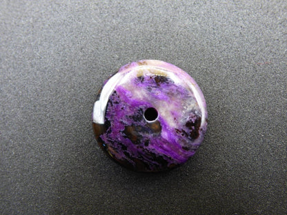 Sugilith Schutz Donut Edelstein Kristall Heilstein Rarität Selten Sammler lila blau Anhänger Geschenk Frau Er Sie Halschakra - Art of Nature Berlin