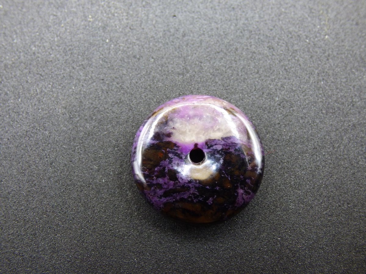 Sugilith Schutz Donut Edelstein Kristall Heilstein Rarität Selten Sammler lila blau Anhänger Geschenk Frau Er Sie Halschakra - Art of Nature Berlin