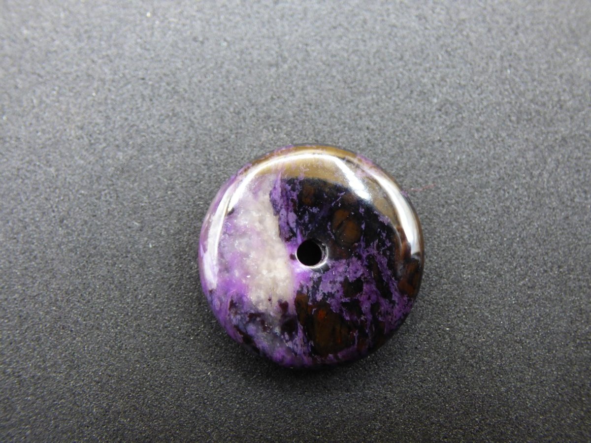 Sugilith Schutz Donut Edelstein Kristall Heilstein Rarität Selten Sammler lila blau Anhänger Geschenk Frau Er Sie Halschakra - Art of Nature Berlin