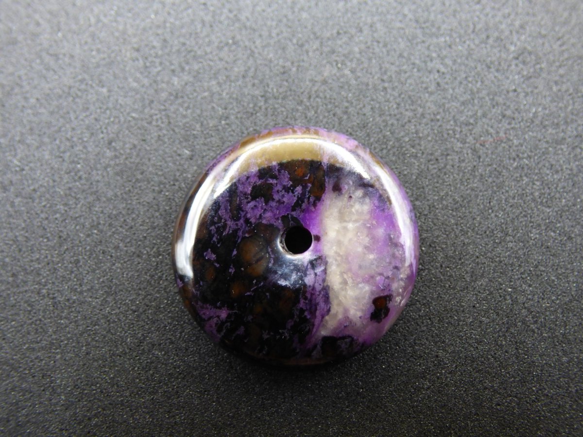 Sugilith Schutz Donut Edelstein Kristall Heilstein Rarität Selten Sammler lila blau Anhänger Geschenk Frau Er Sie Halschakra - Art of Nature Berlin