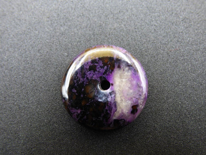 Sugilith Schutz Donut Edelstein Kristall Heilstein Rarität Selten Sammler lila blau Anhänger Geschenk Frau Er Sie Halschakra - Art of Nature Berlin