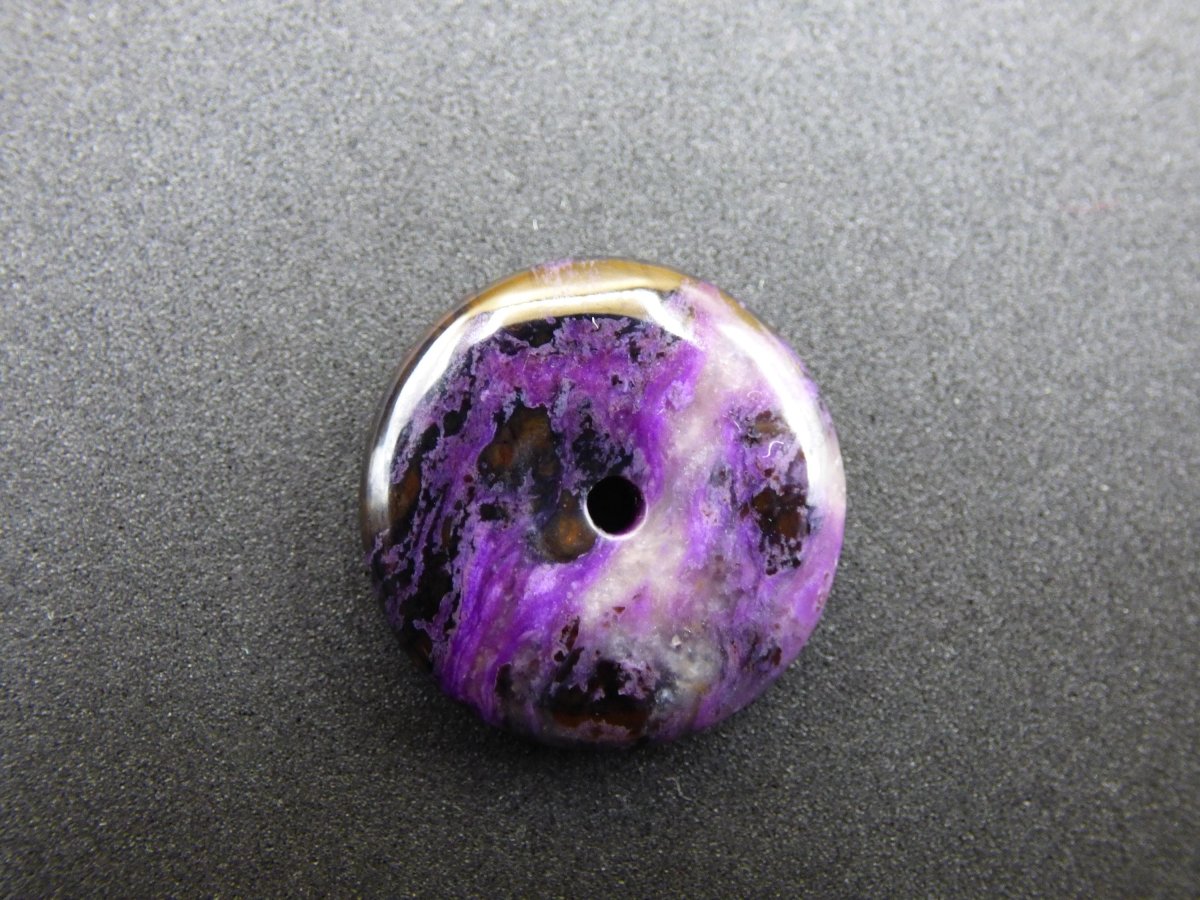 Sugilith Schutz Donut Edelstein Kristall Heilstein Rarität Selten Sammler lila blau Anhänger Geschenk Frau Er Sie Halschakra - Art of Nature Berlin