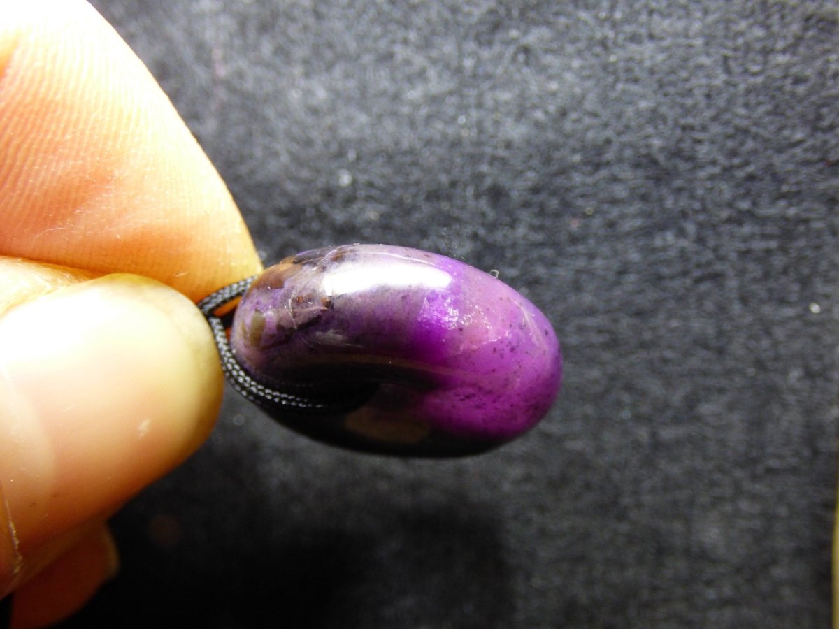 Sugilith Schutz Donut Edelstein Kristall Heilstein Rarität Selten Sammler Sugilit lila Anhänger rund Geschenk Mann Frau Er Sie Freund violet - Art of Nature Berlin