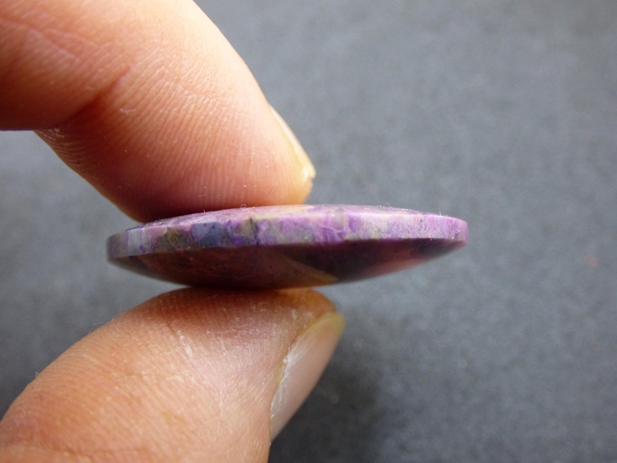 Sugilith Schutz Donut Edelstein Kristall Heilstein Rarität Selten Sammler Sugilit lila Anhänger rund Geschenk Mann Frau Er Sie Freund violet - Art of Nature Berlin