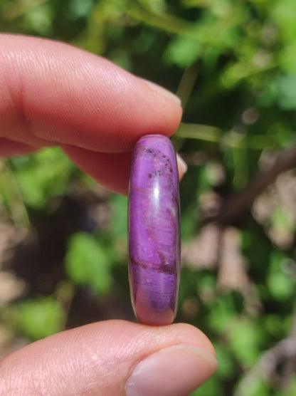 Sugilith Schutz Donut Edelstein Kristall Heilstein Rarität Selten Sammler Sugilit lila Anhänger rund Geschenk Mann Frau Er Sie Freund violet - Art of Nature Berlin