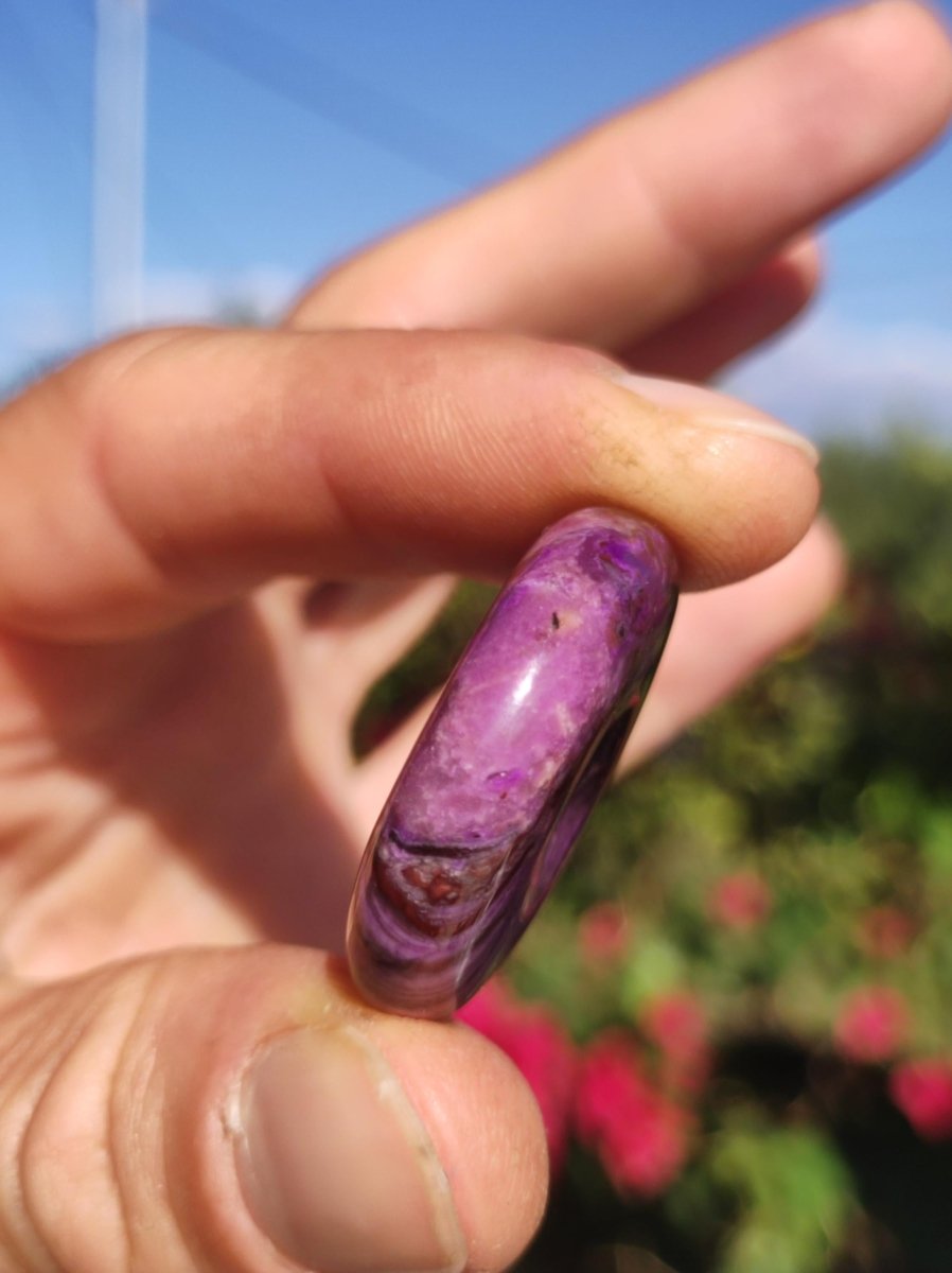 Sugilith Schutz Donut Edelstein Kristall Heilstein Rarität Selten Sammler Sugilit lila Anhänger rund Geschenk Mann Frau Er Sie Freund violet - Art of Nature Berlin