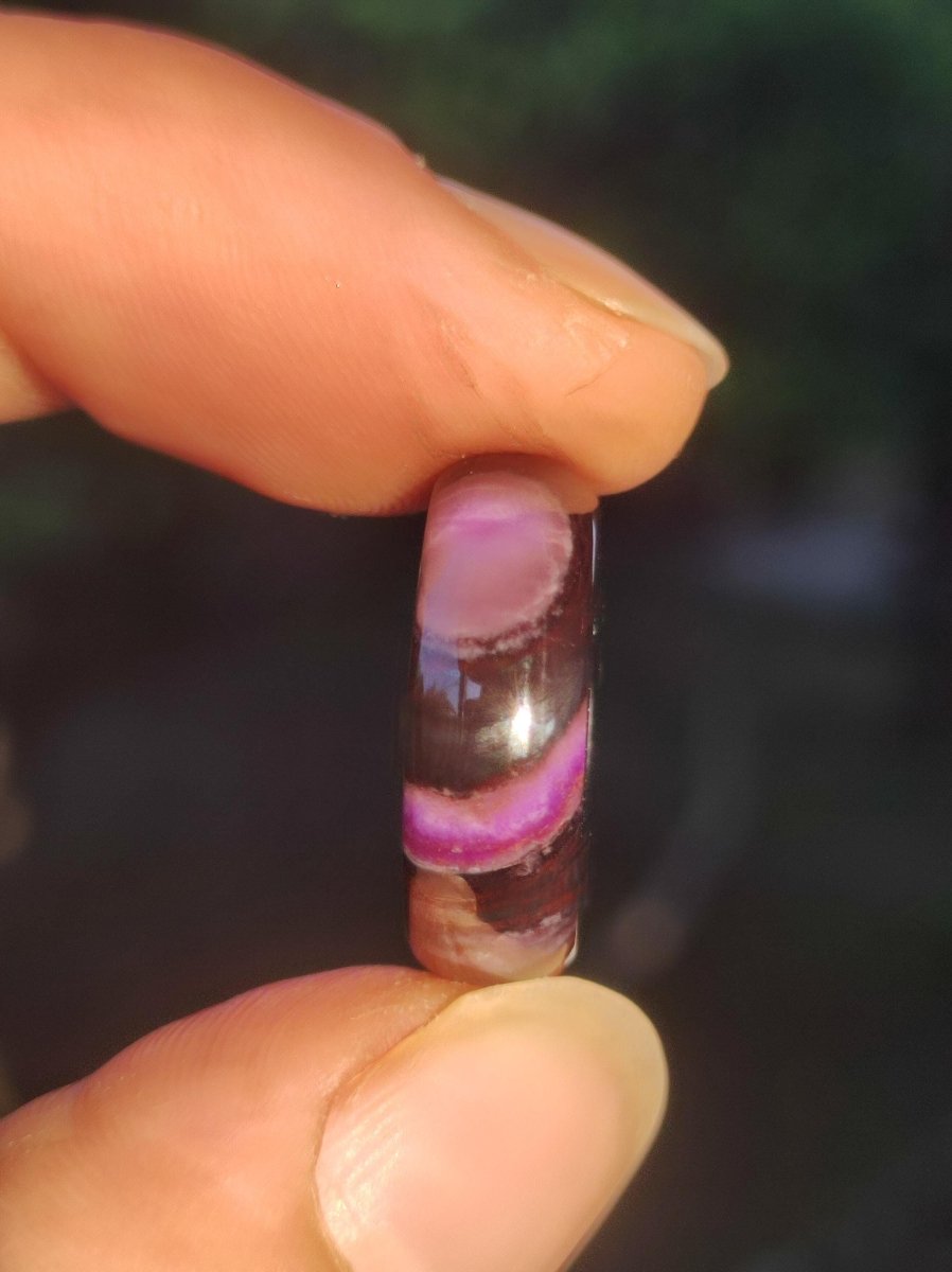 Sugilith Schutz Donut Edelstein Kristall Heilstein Rarität Selten Sammler Sugilit lila Anhänger rund Geschenk Mann Frau Er Sie Freund violet - Art of Nature Berlin