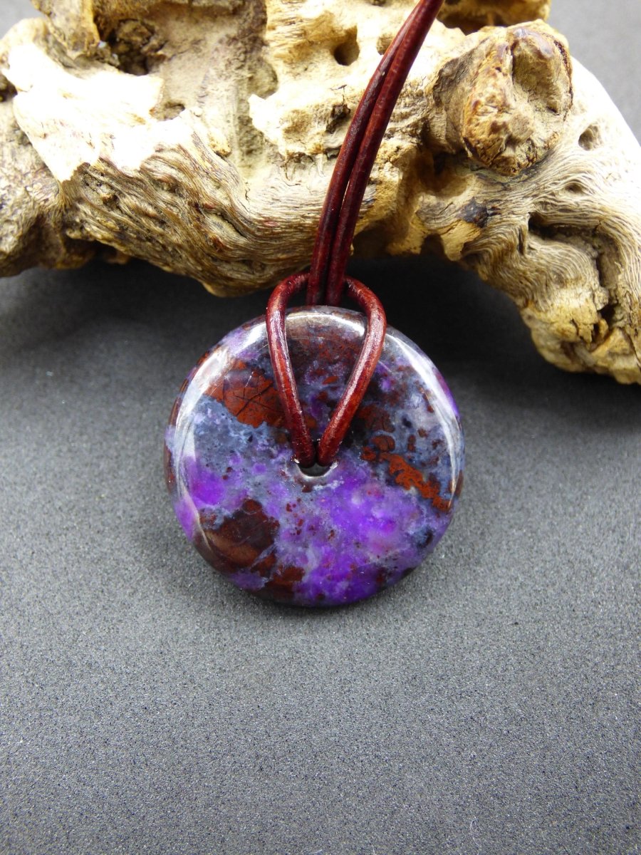 Sugilith Schutz Donut Edelstein Kristall Heilstein Rarität Selten Sammler Sugilit lila Anhänger rund Geschenk Mann Frau Er Sie Freund violet - Art of Nature Berlin