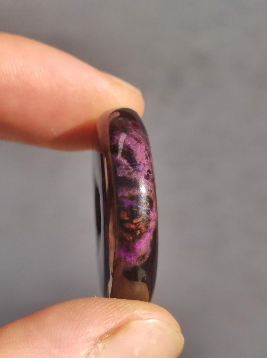 Sugilith Schutz Donut Edelstein Kristall Heilstein Rarität Selten Sammler Sugilit lila Anhänger rund Geschenk Mann Frau Er Sie Freund violet - Art of Nature Berlin