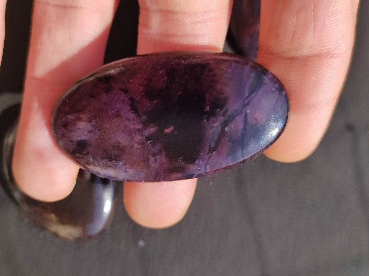 Sugilith Sugilite Cabochons natürlich - Seltener Wertvoller Heilstein lila violett Rarität Mineral Sammler Kristall besonders Investition - Art of Nature Berlin