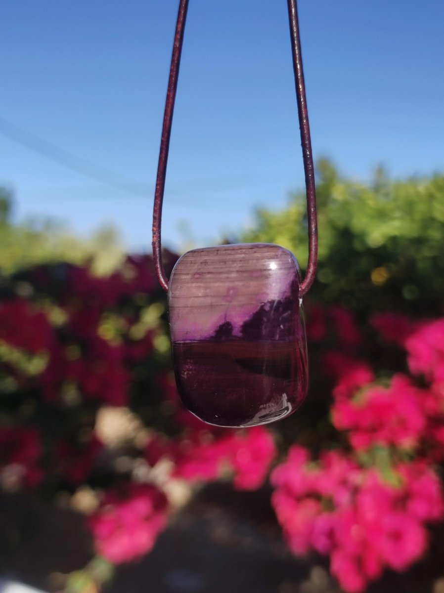 Sugilith Sugilite Edelstein Kette Kristall Heilstein Rarität Selten Sammler lila Anhänger rund Geschenk Mann Frau Er Sie Freund violet - Art of Nature Berlin