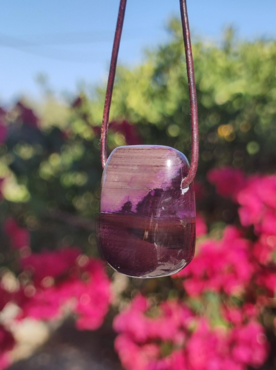 Sugilith Sugilite Edelstein Kette Kristall Heilstein Rarität Selten Sammler lila Anhänger rund Geschenk Mann Frau Er Sie Freund violet - Art of Nature Berlin