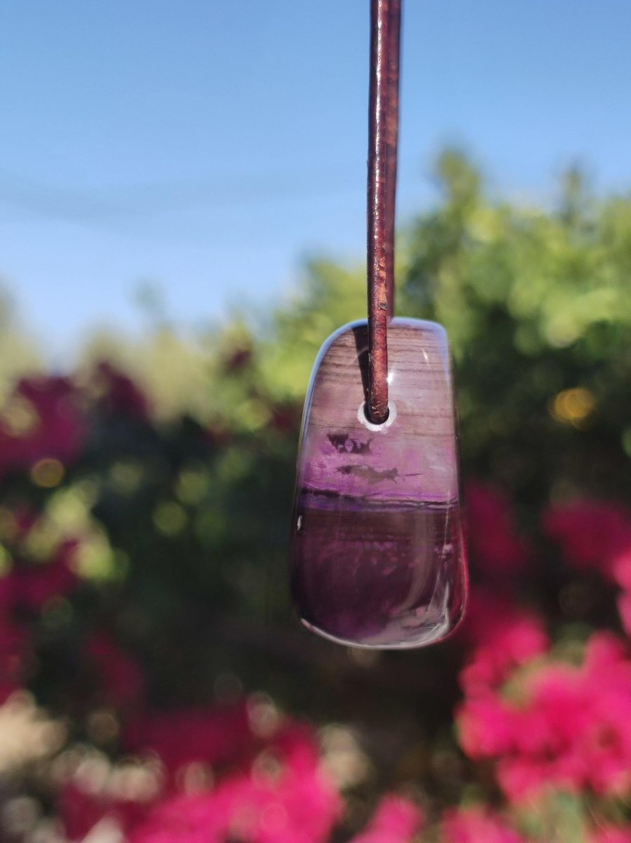 Sugilith Sugilite Edelstein Kette Kristall Heilstein Rarität Selten Sammler lila Anhänger rund Geschenk Mann Frau Er Sie Freund violet - Art of Nature Berlin